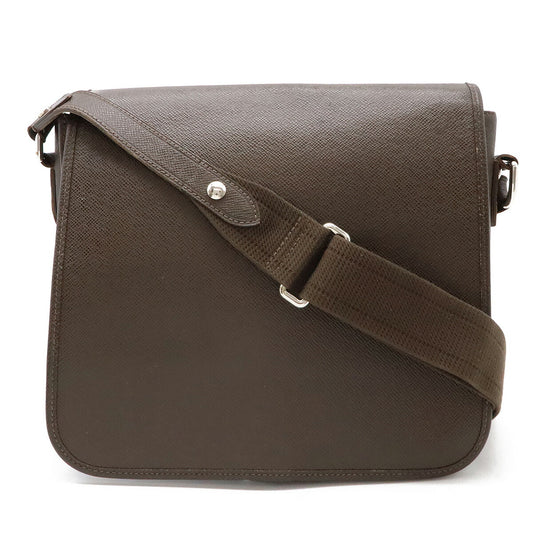 Louis Vuitton Taiga Leather Andre Messenger Bag M32488