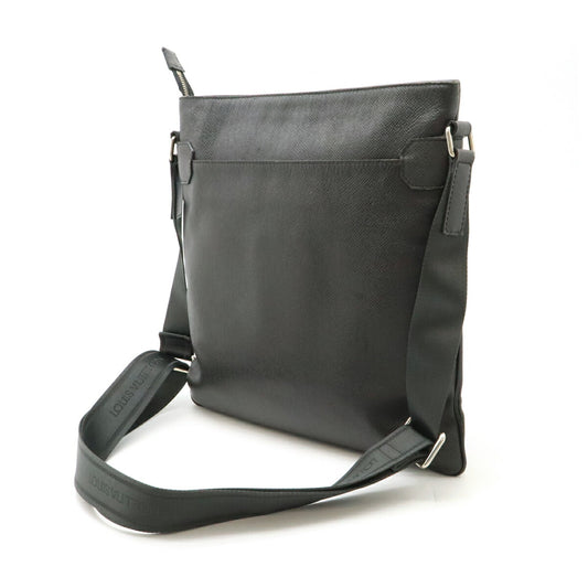 Louis Vuitton Taiga Sasha Shoulder Bag M32712