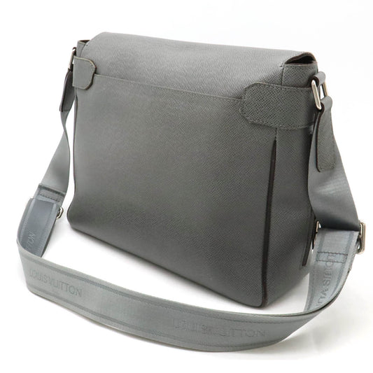 Louis Vuitton Taiga Roman MM Leather Messenger Bag M32623